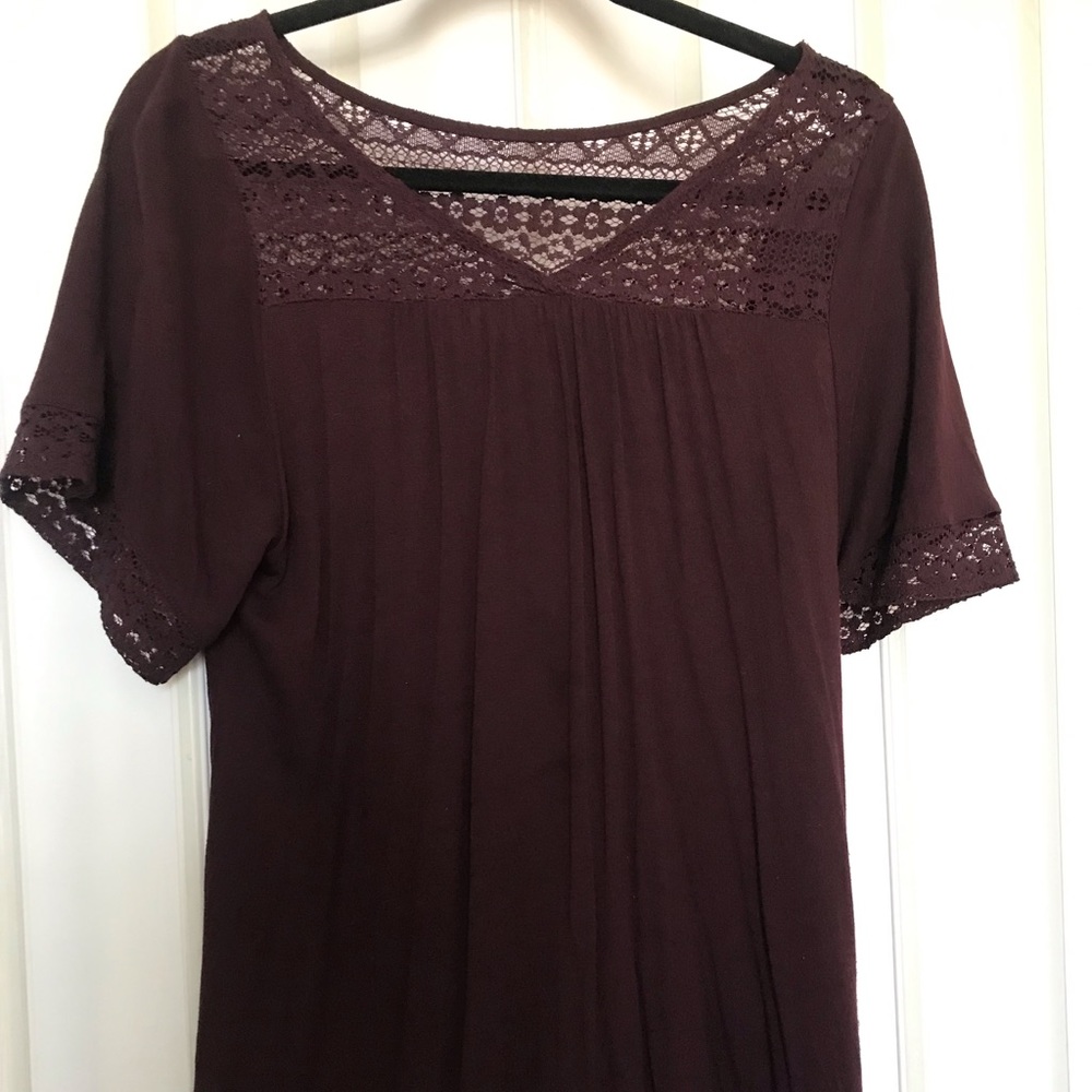 Short sleeve wine colored laced top